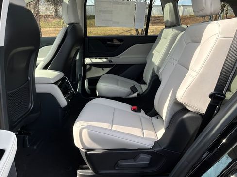 New 2026 Lincoln Aviator AWD w/ Jet Appearance Package image 31