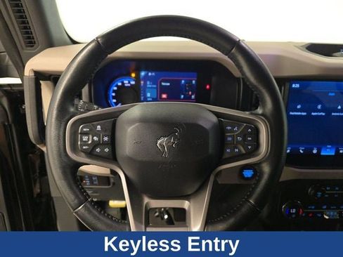 Used 2023 Ford Bronco Wildtrak image 17