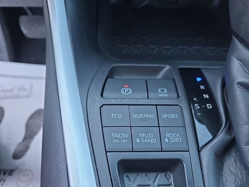 Used 2024 Toyota RAV4 LE AWD/4WD image 18