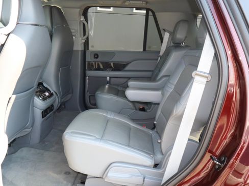 Used 2021 Lincoln Navigator Reserve AWD/4WD image 8