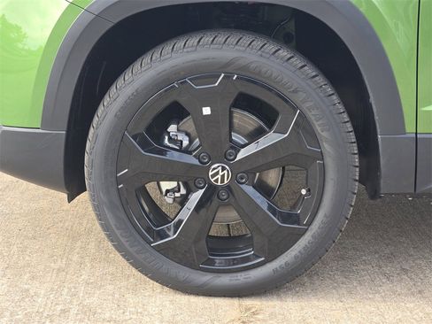 New 2026 Volkswagen Taos SEL image 10