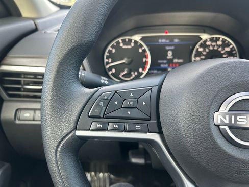 Used 2025 Nissan Altima 2.5 SV image 17