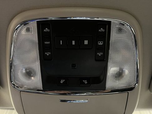 Used 2019 Chrysler 300 Limited w/ Safetytec Plus Group image 44