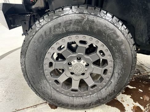 Used 2018 Jeep Wrangler Unlimited Sport S AWD/4WD image 24
