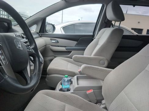 Used 2017 Honda Odyssey SE image 2