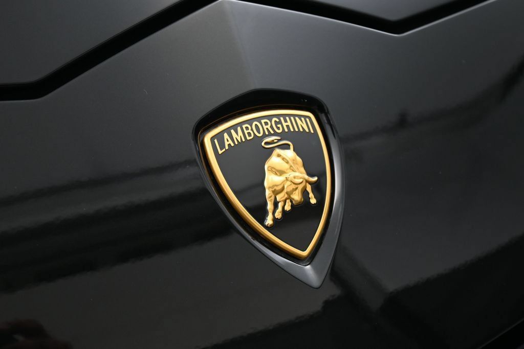 Used 2022 Lamborghini Urus AWD/4WD image 13