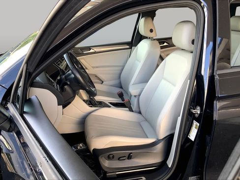 Used 2023 Volkswagen Tiguan SE R-Line FWD image 8