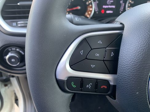 Used 2020 Jeep Renegade Latitude FWD image 19