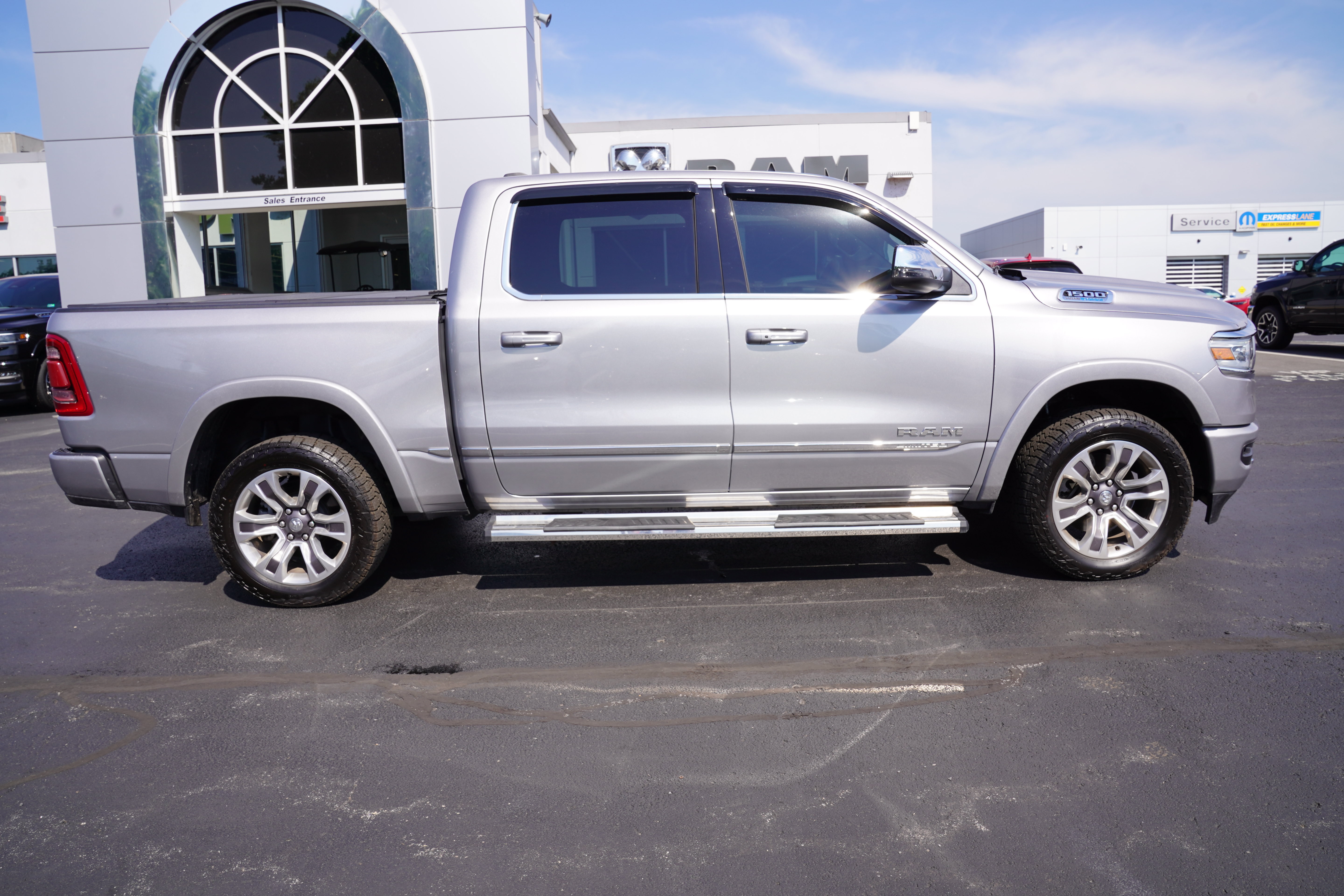 Used 2024 RAM 1500 Limited w/ Body Color Bumper Group AWD/4WD image 2