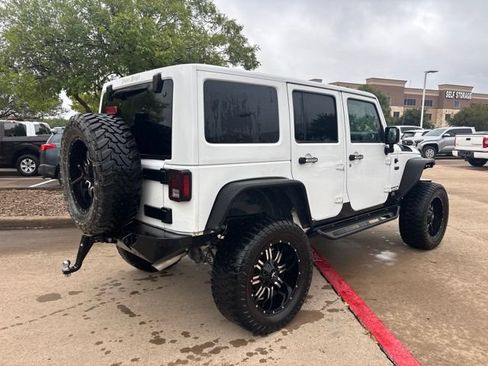 Used 2016 Jeep Wrangler Unlimited Sahara AWD/4WD image 5