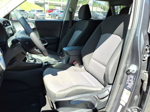 Used 2024 Kia Soul LX w/ Option Group 015 FWD image 7