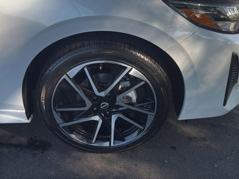 New 2025 Nissan Sentra SR image 9