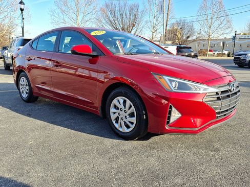 Used 2019 Hyundai Elantra SE w/ Winter Weather Package image 7