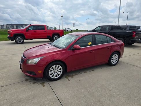 Used 2011 Chevrolet Cruze LT FWD image 3