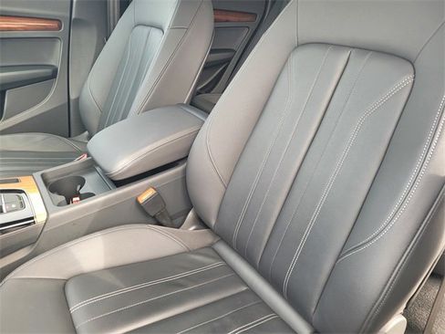 Used 2023 Audi Q5 2.0T Premium w/ Convenience Package image 13