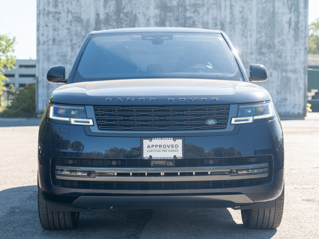 Used 2023 Land Rover Range Rover SE AWD/4WD image 2