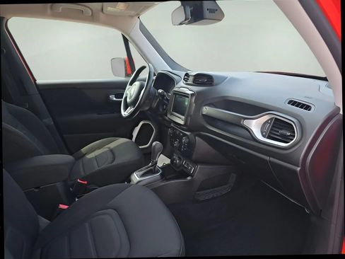 Used 2019 Jeep Renegade Latitude w/ Cold Weather Group AWD/4WD image 21