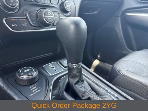 Used 2019 Jeep Cherokee Limited AWD/4WD image 18