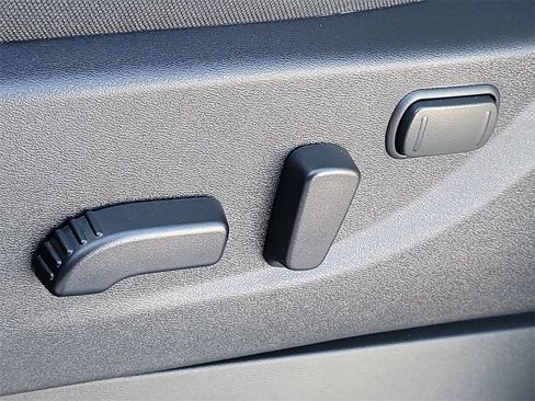 Used 2025 Nissan Frontier PRO-4X image 26