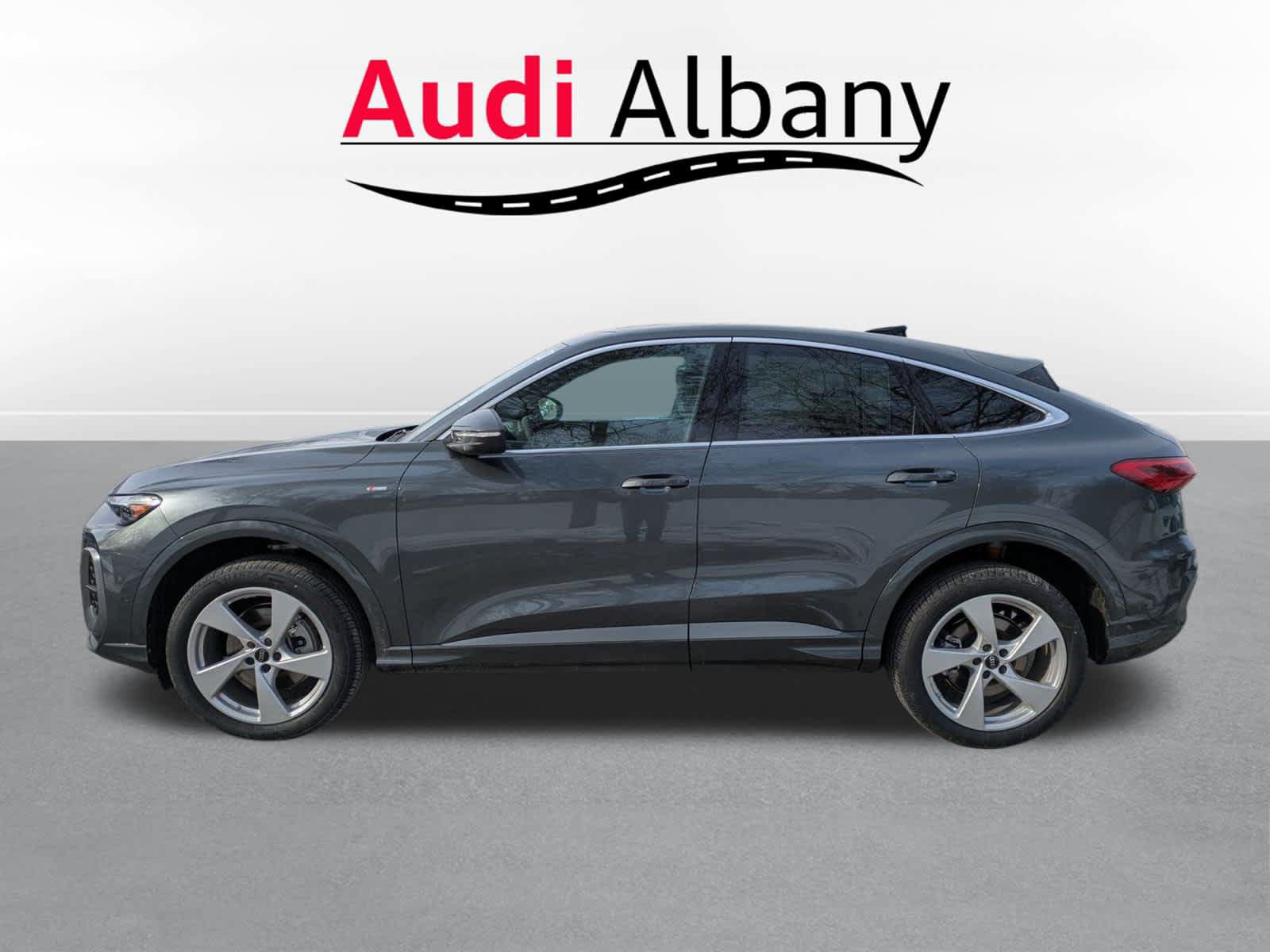 New 2025 Audi Q5 Premium Plus w/ Premium Plus AWD/4WD image 3
