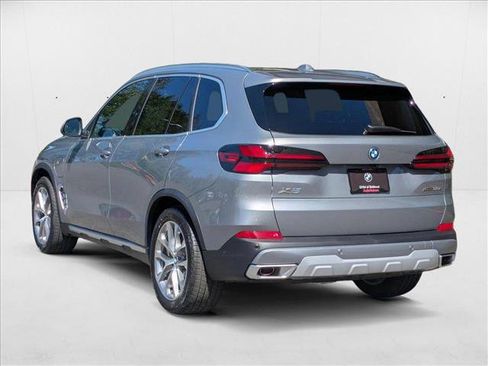 Used 2026 BMW X5 xDrive50e image 8