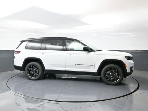 New 2025 Jeep Grand Cherokee L Limited w/ Trailer Tow Package image 4