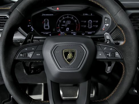 Used 2024 Lamborghini Urus Performante image 31