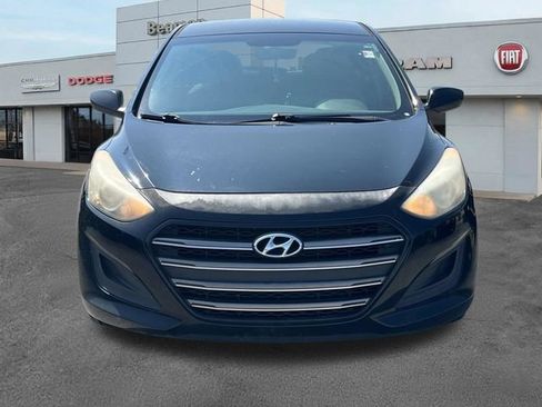 Used 2017 Hyundai Elantra GT FWD image 2