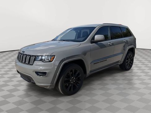 Used 2021 Jeep Grand Cherokee Laredo X AWD/4WD image 5