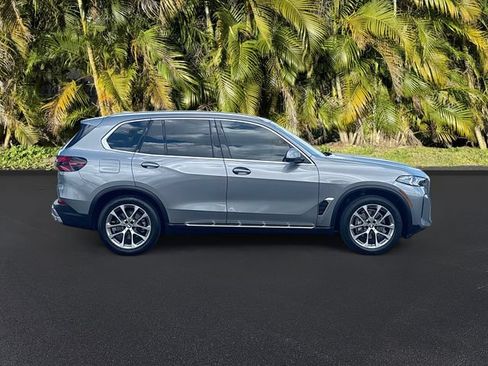 Used 2024 BMW X5 sDrive40i w/ Premium Package RWD image 3