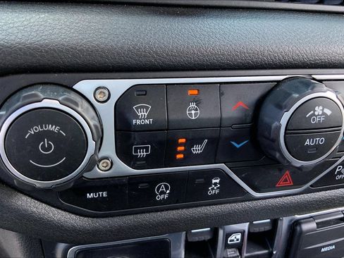 Certified 2024 Jeep Wrangler Unlimited Sport AWD/4WD image 33