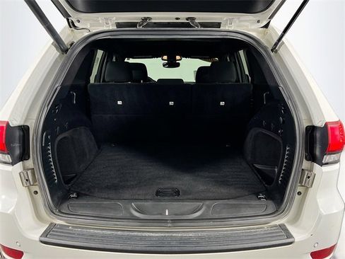 Used 2020 Jeep Grand Cherokee Laredo image 24