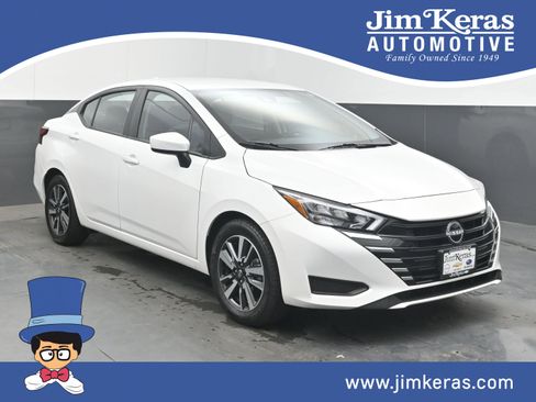 Used 2025 Nissan Versa SV image 1