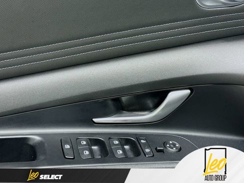 Used 2022 Hyundai Elantra Limited FWD image 21