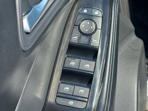 Used 2025 Nissan Rogue SV AWD/4WD image 13