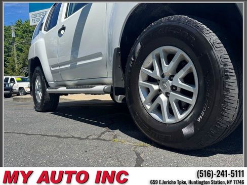 Used 2015 Nissan Xterra 4WD image 9