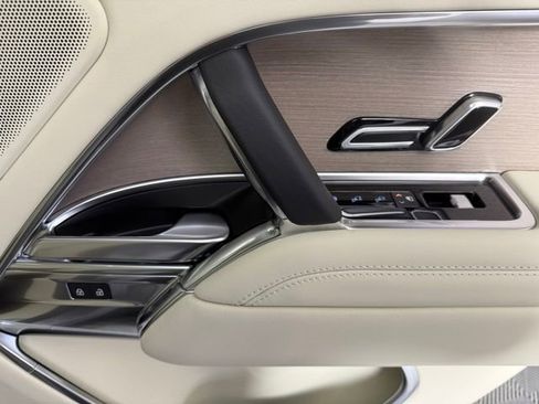 New 2026 Land Rover Range Rover SE image 28