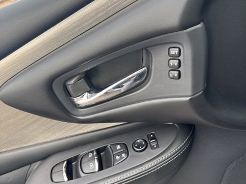 Used 2018 Nissan Murano Platinum w/ Cargo Package image 37