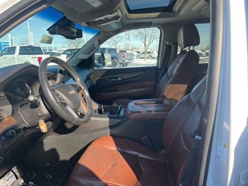 Used 2016 Cadillac Escalade Premium image 21