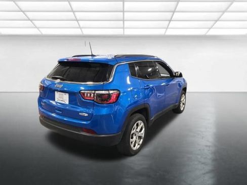 Used 2024 Jeep Compass Latitude AWD/4WD image 4