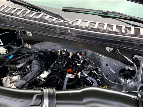 Used 2024 Ford Expedition XLT AWD/4WD image 30