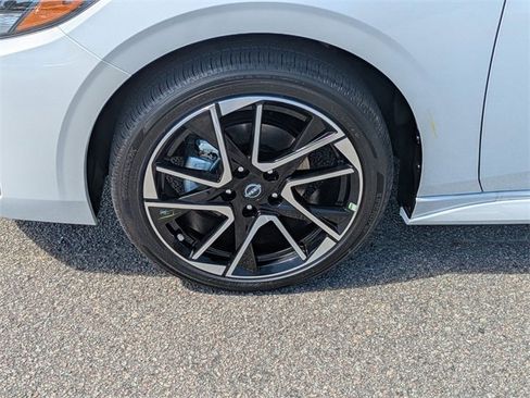 New 2025 Nissan Sentra SR w/ Trunk Package image 10