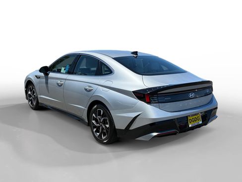 Used 2024 Hyundai Sonata SEL FWD image 3