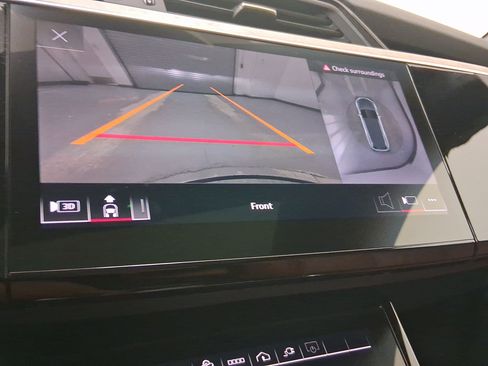 Used 2022 Audi e-tron Premium Plus w/ Premium Plus Package image 23