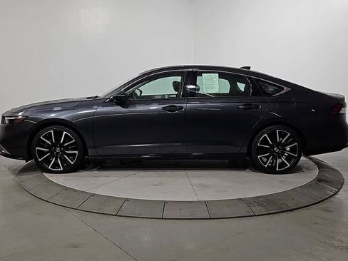 Used 2023 Honda Accord Touring image 2