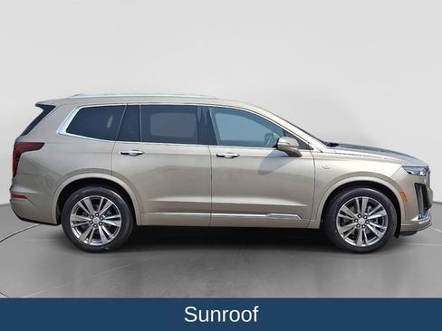 Used 2022 Cadillac XT6 Premium Luxury w/ Technology Package FWD image 9