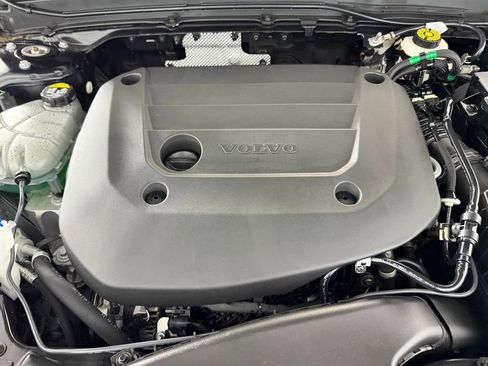 Used 2025 Volvo XC40 B5 Core image 36