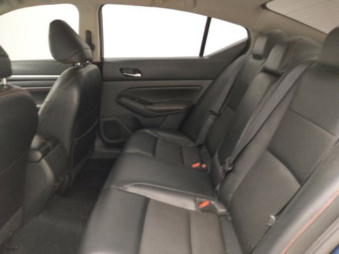Used 2023 Nissan Altima 2.5 SR FWD image 18