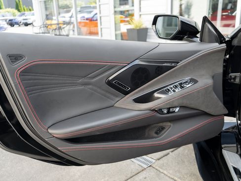 Used 2025 Chevrolet Corvette Z06 RWD image 12