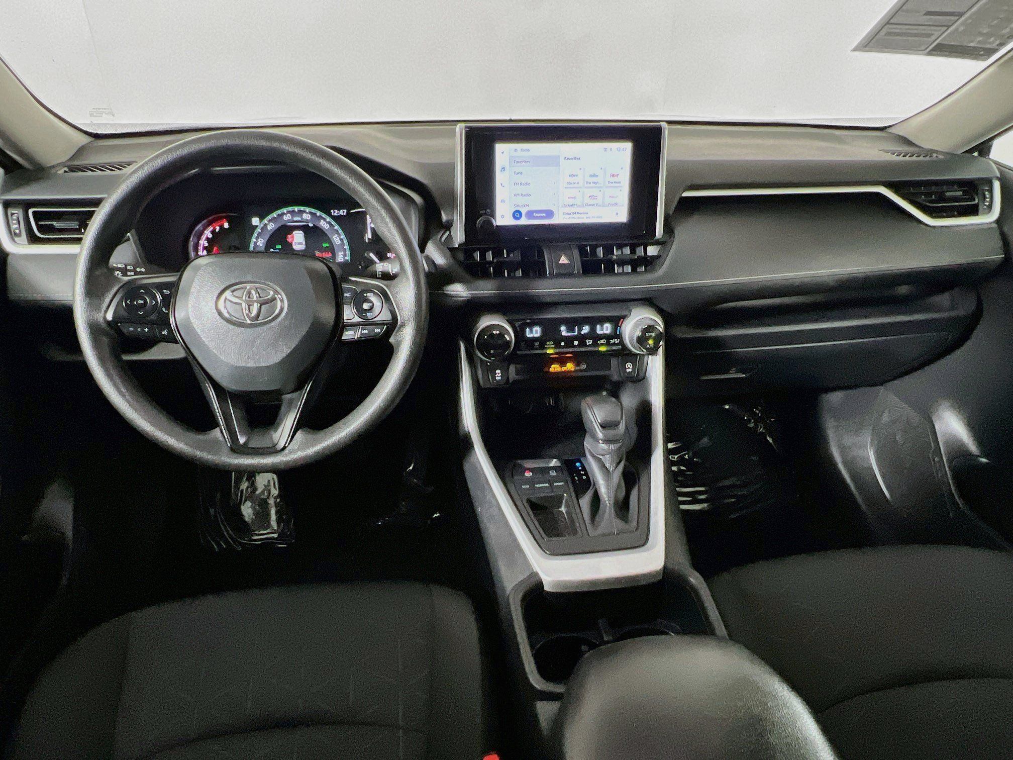 Used 2025 Toyota RAV4 XLE FWD image 30